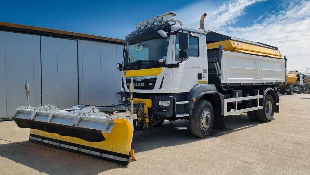 Zdjęcie przedstawiające MAN TGM 18.290 Kiper - trzystronny wywrot 