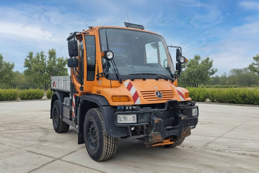 Zdjęcie przedstawiające Mercedes Benz Unimog U400 4x4 Euro 5  2012
