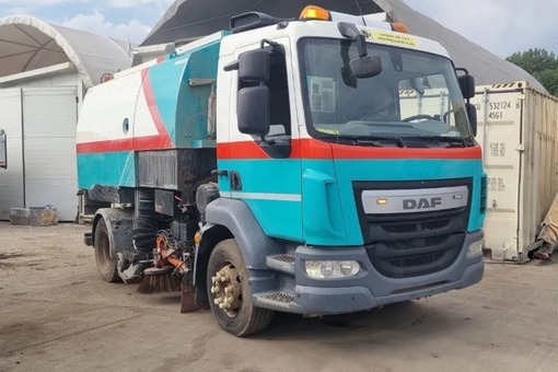 Zdjęcie przedstawiające Zamiatarka Stock Sweepers S6400 DAF LF230